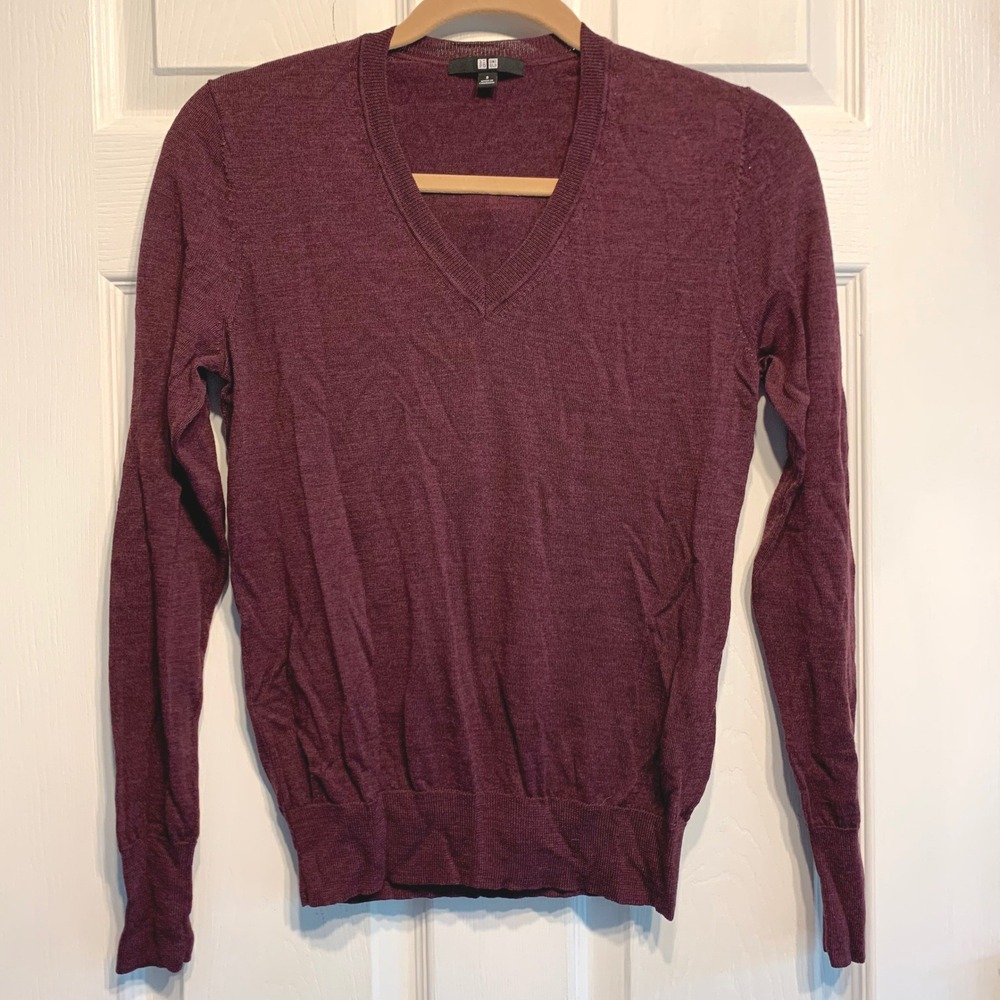 Uniqlo V-Neck Sweater Size S Burgundy Pure New Wool Lightweight Knit QuietLuxury